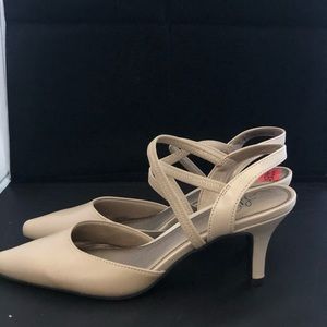 Life Stride nude heels